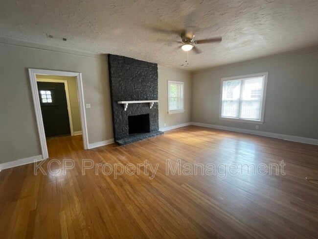 Building Photo - 2204 S Greenwood Ave