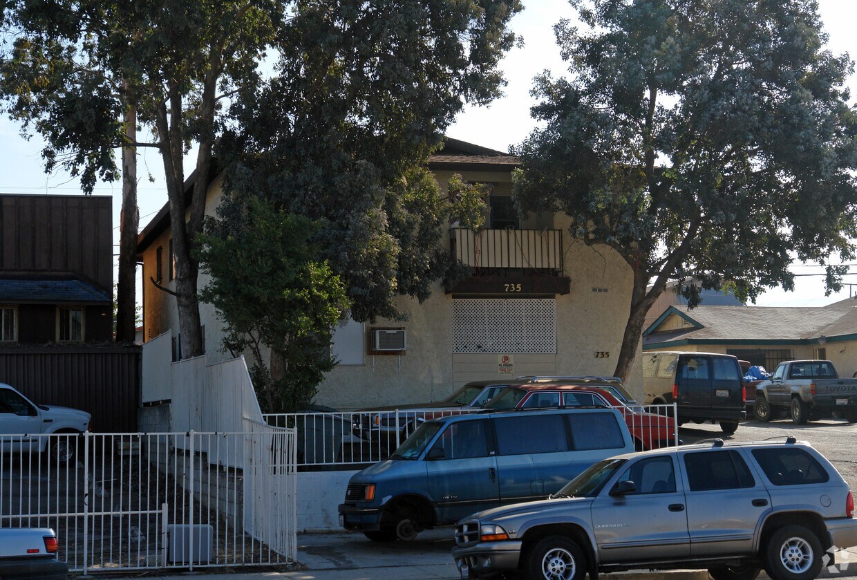 Building Photo - 735 Grand Ave