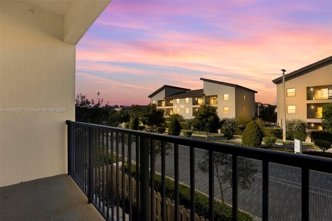 Foto del edificio - 7855 NW 104th Ave