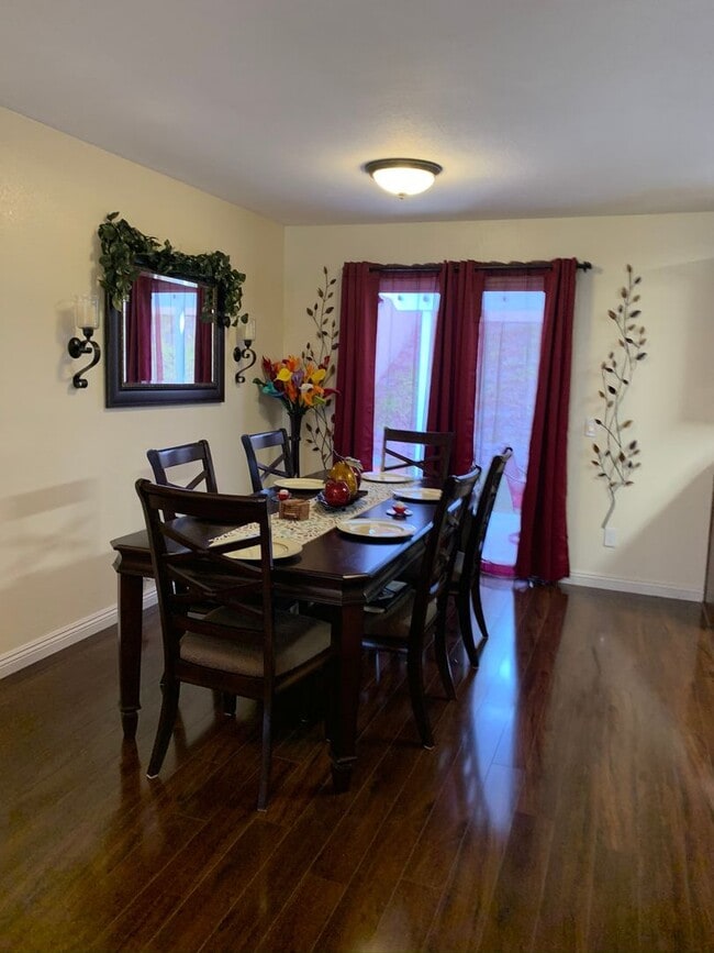 Building Photo - Gorgeous Eastlake Home in a Highly Sought-After Community!!