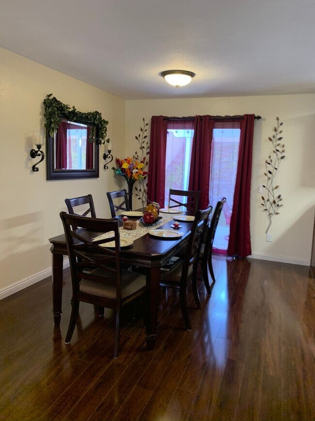 Foto del edificio - Gorgeous Eastlake Home in a Highly Sought-After Community!!