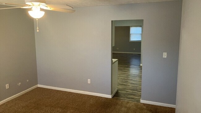 Foto del edificio - 325 Halifax Dr