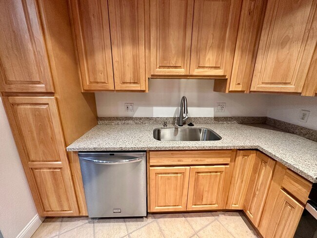 Foto del edificio - 2 bedroom/1 bath with garage in Rohnert Park