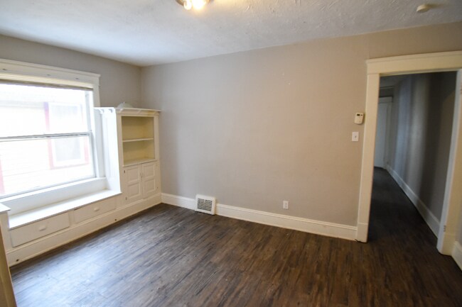 Building Photo - 924 E 150th St