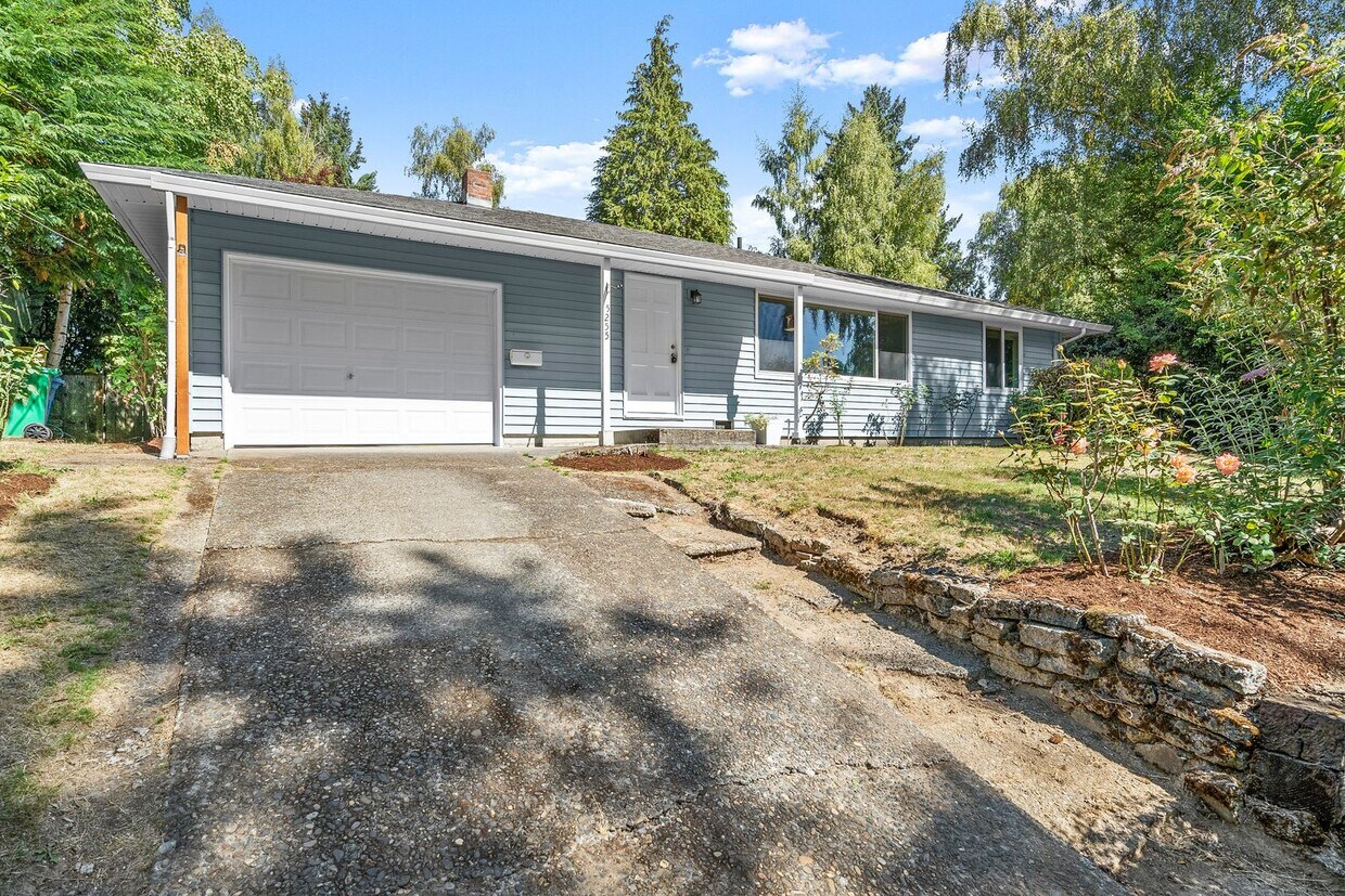 Primary Photo - CHARMING HAYHURST 3 BEDROOMS, 2 BATH HOME