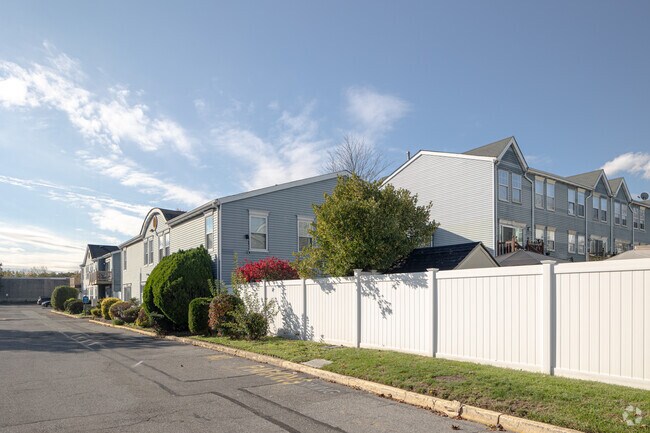 Building Photo - Heron Pond Condominium