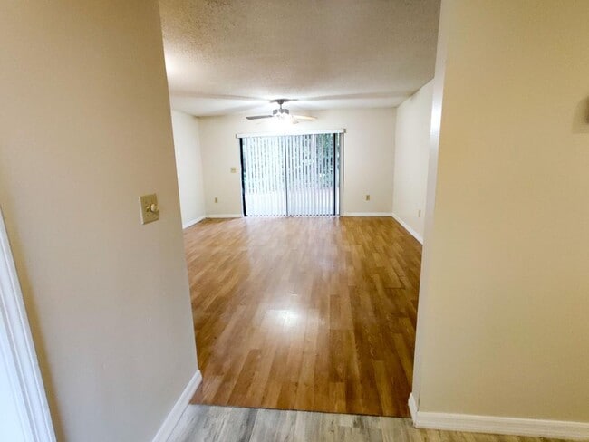 Photo - 117 Crown Point Cir Apartment