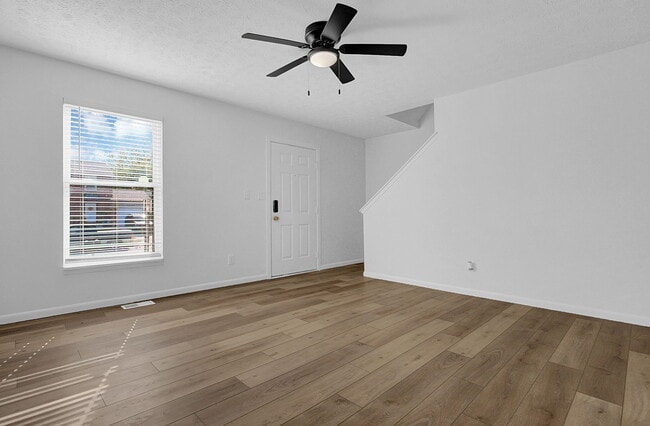 Building Photo - 4895 Drayton Rd