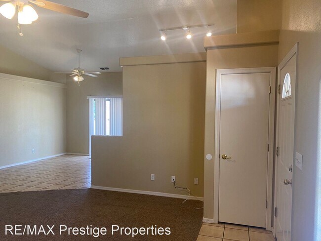Building Photo - 3 br, 2 bath House - 4876 Van Nuys Rd