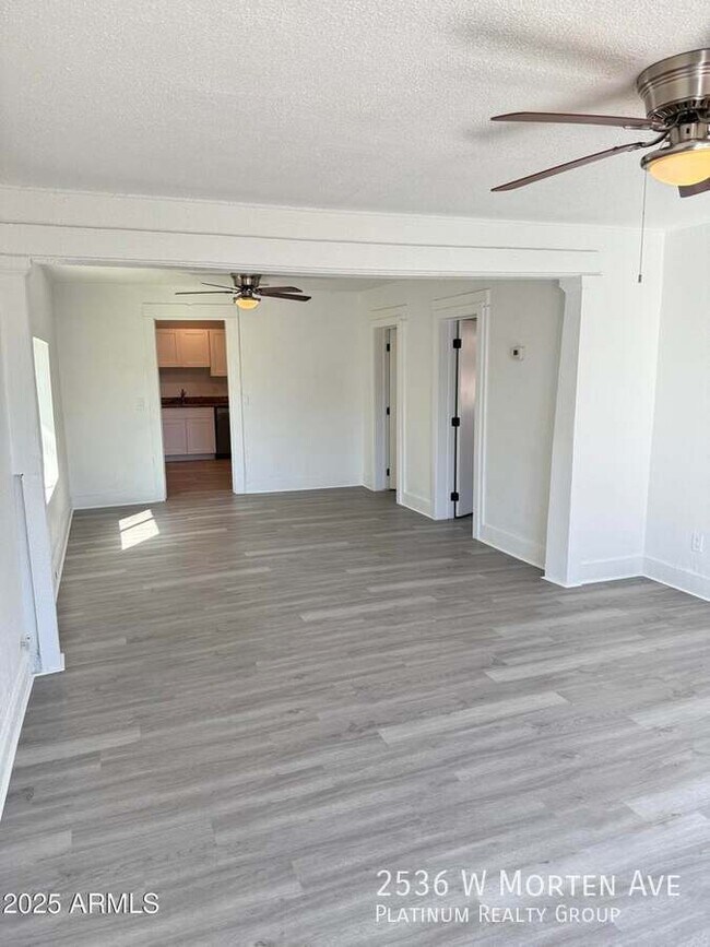 Foto del edificio - 2536 W Morten Ave