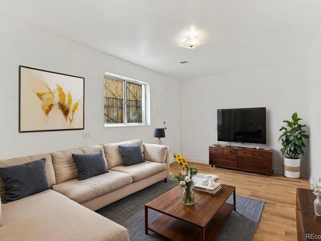 Primary Photo - 9061 Osceola St