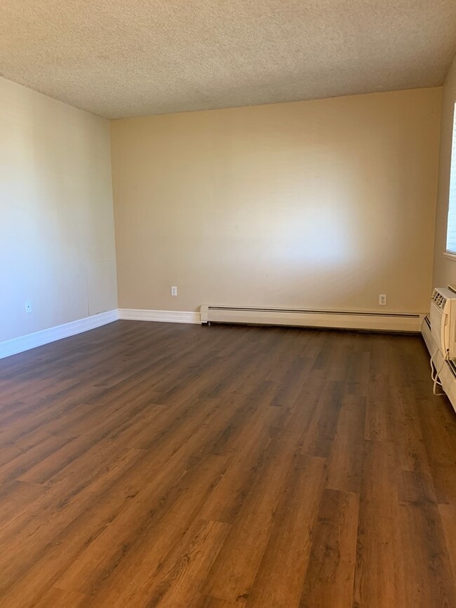 Building Photo - Top Floor Condo in Southeast Denver 2 bed ...