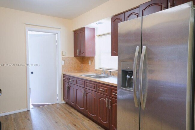 Foto del edificio - 135 NW 208th St