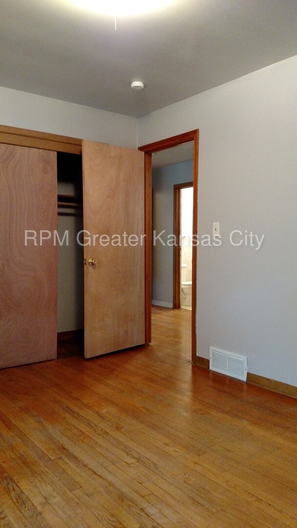 Building Photo - 3116 E Gregory Blvd