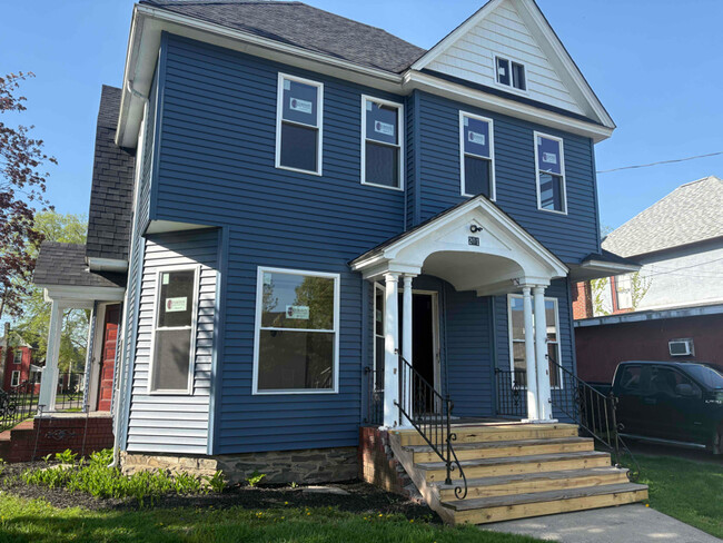 Building Photo - 201 E Pine St