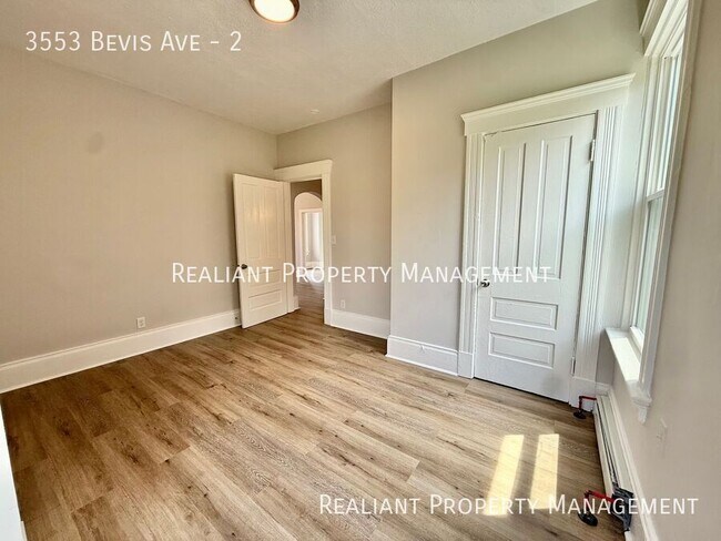 Foto del edificio - 3553 Bevis Ave