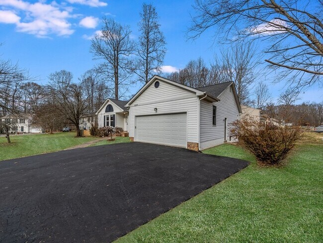 Building Photo - 6501 Royal Oaks Dr