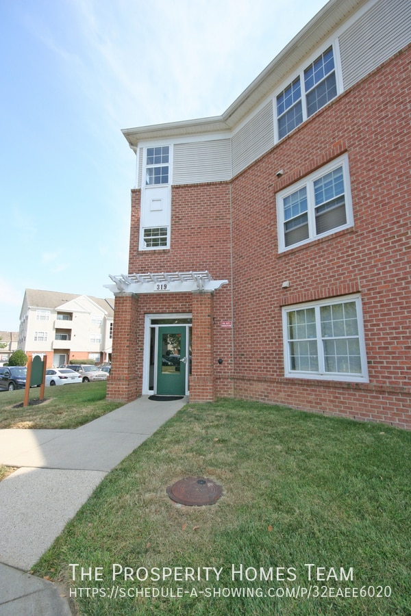 Building Photo - Close to everything condo in Odenton with ...