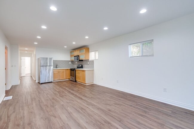 Photo - 1221 N Bronson Ave (Los Angeles, CA) Apartment