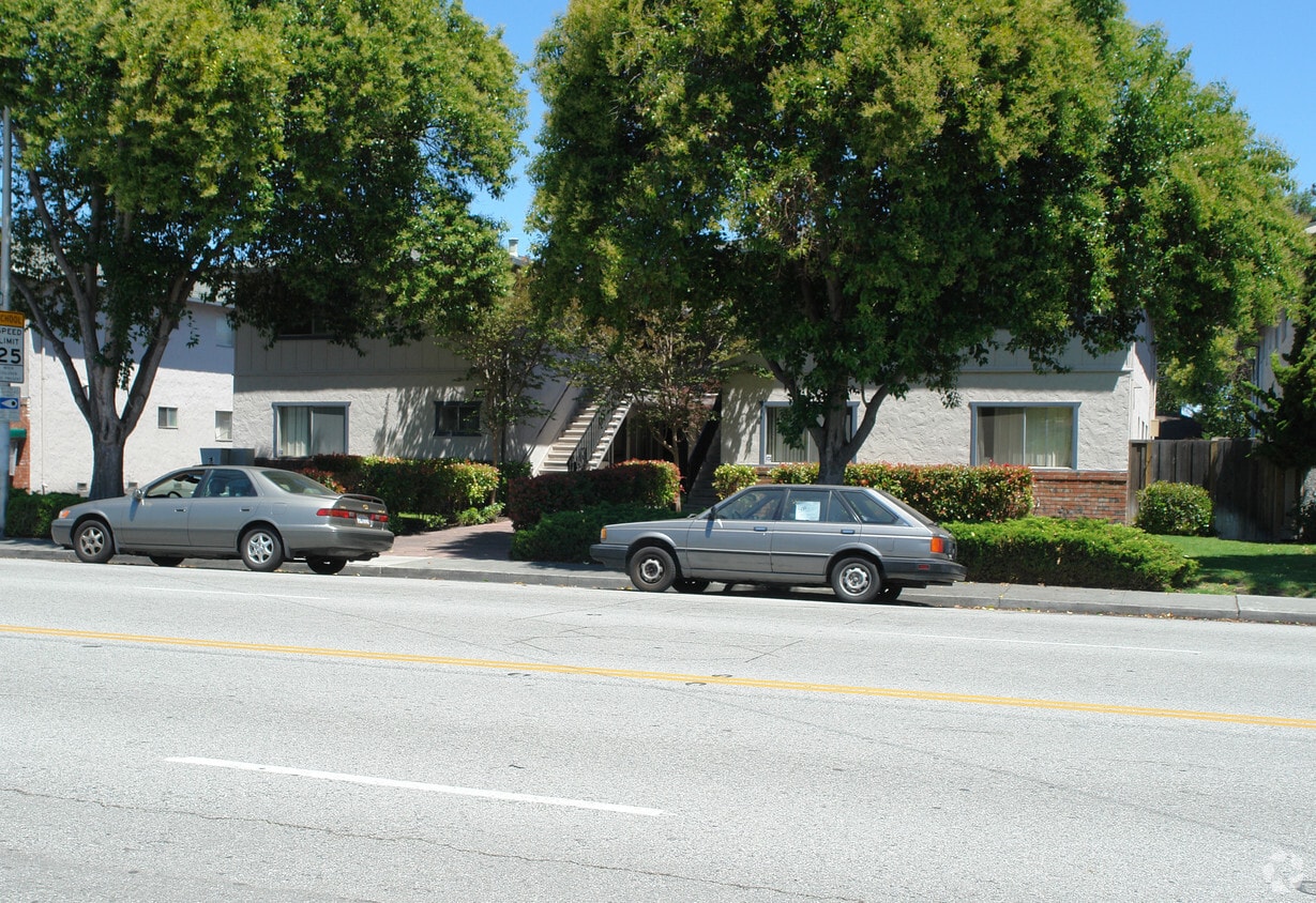 Building Photo - 3385 Monroe St