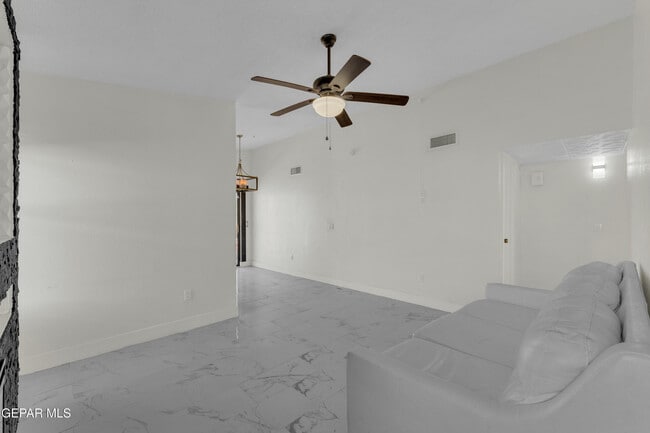 Building Photo - 536 Achim Dr