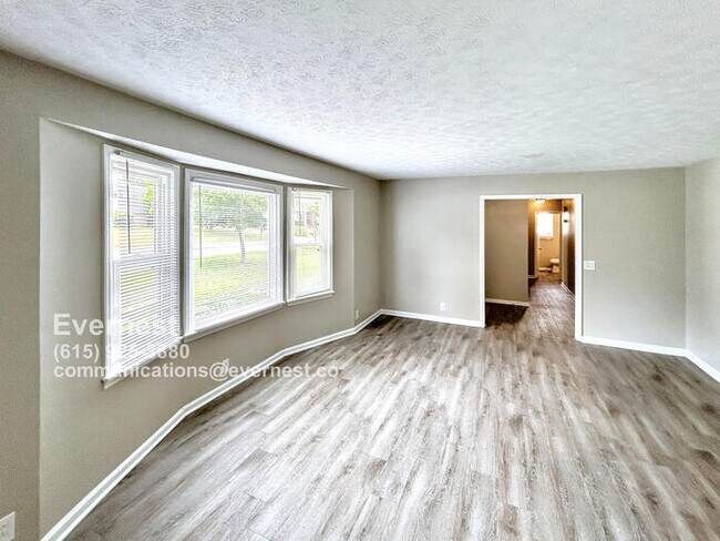 Foto del edificio - Inviting 3-Bedroom Home with Fenced Yard a...