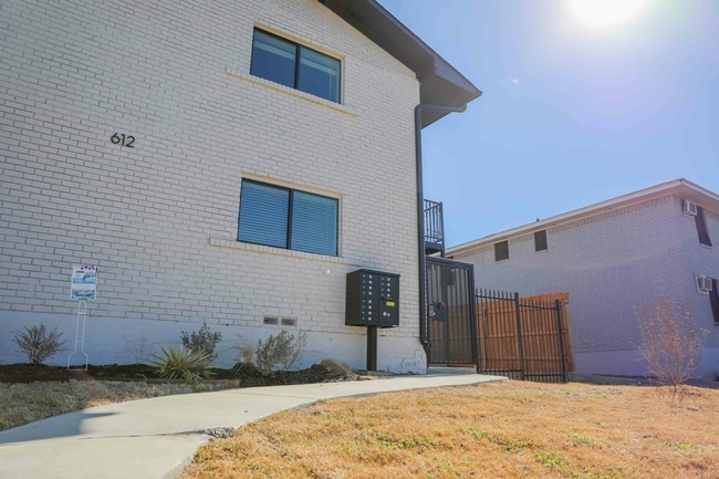 Building Photo - Irving at Bishop Ridge