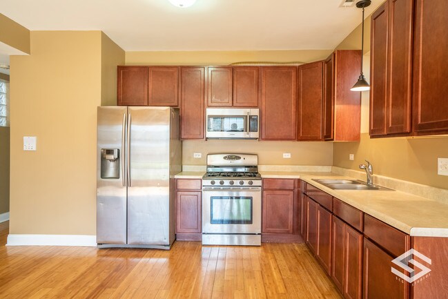 Building Photo - 1231 S Avers Ave