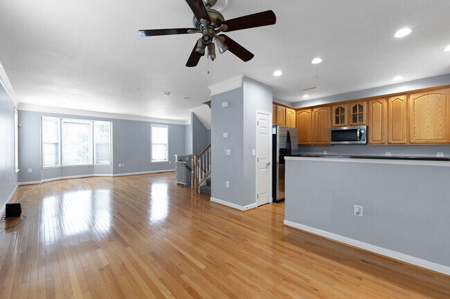 Foto del edificio - Charming 3BR House with bonus room in Wash...