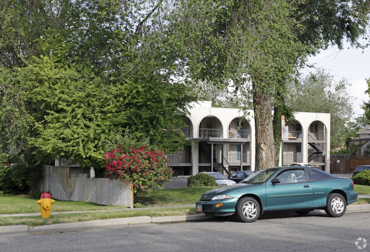 Building Photo - Sapphire Springs