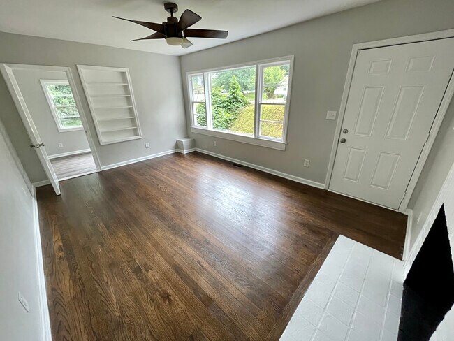 living room - 447 Erin Ave SW