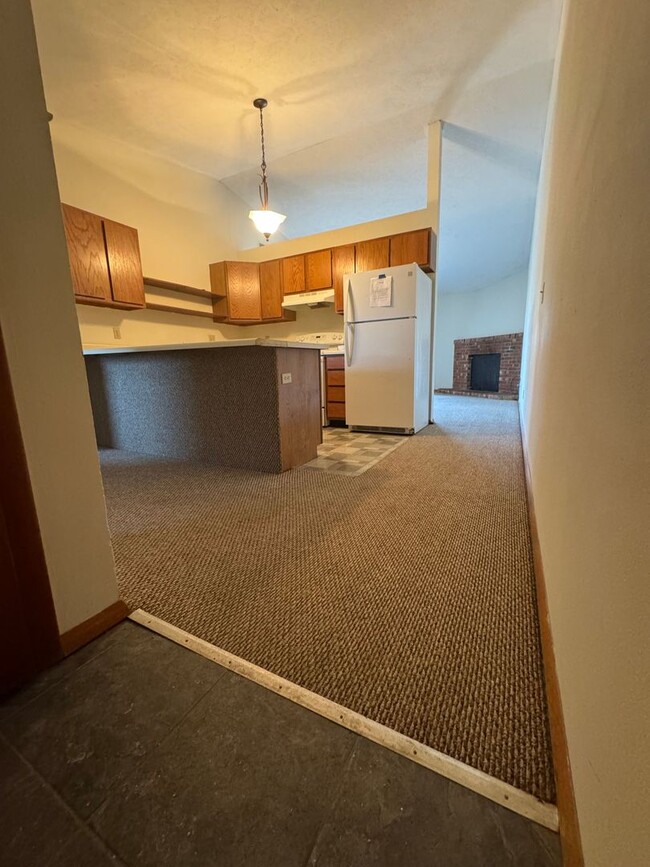 Building Photo - Available August 2025 and rents for $1,600...