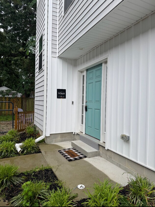 Primary Photo - 9560 10th Bay St
