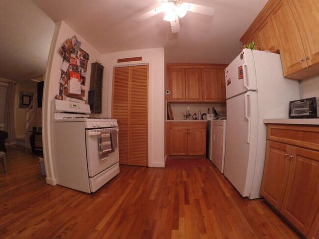 Building Photo - 49 Greenlawn Dr
