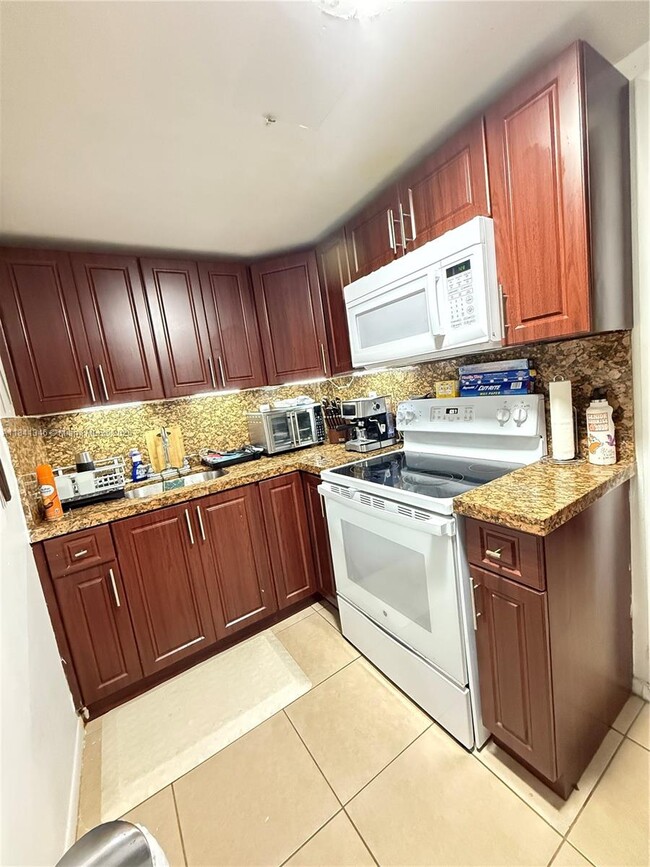 Foto del edificio - 6990 NW 186th St
