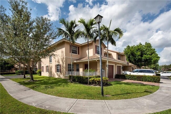 Foto del edificio - 3371 Lakeside Dr