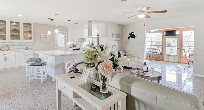 Building Photo - 8723 Hickorywood Ln