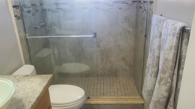 Building Photo - 616 SE 8th Ave