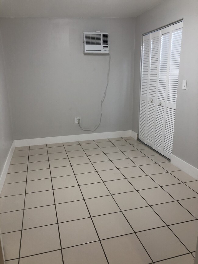 Building Photo - 8962 SW 40th Terrace