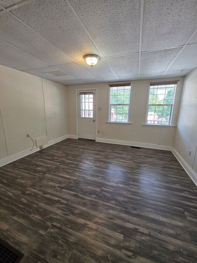 Building Photo - 24 N Kister St