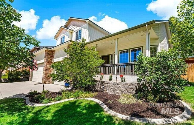 Foto del edificio - 3 Bedroom 2.5 Bath, 3 Car Garage w/Gorgeous Exterior