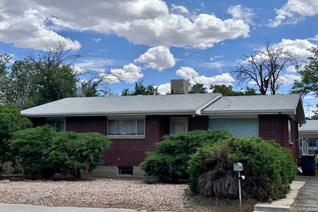 Building Photo - 1625 Walnut Ave
