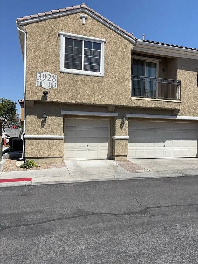 Building Photo - 3928 Sweet Pine St