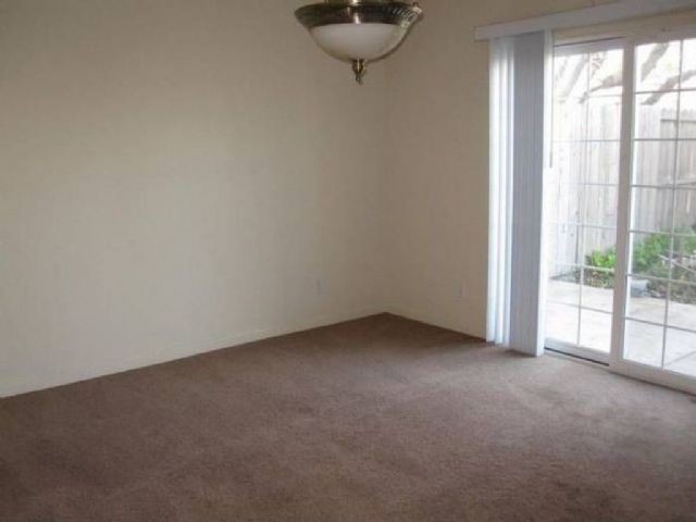 Foto del edificio - Duplex For Rent in Stockton