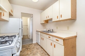 Building Photo - Mount Royal Townhomes