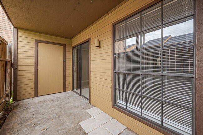 Foto del edificio - 9090 S Braeswood Blvd