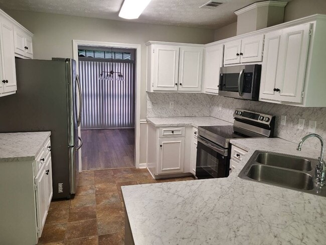 Building Photo - Rent ready 4 bedroom/ 2 bathroom