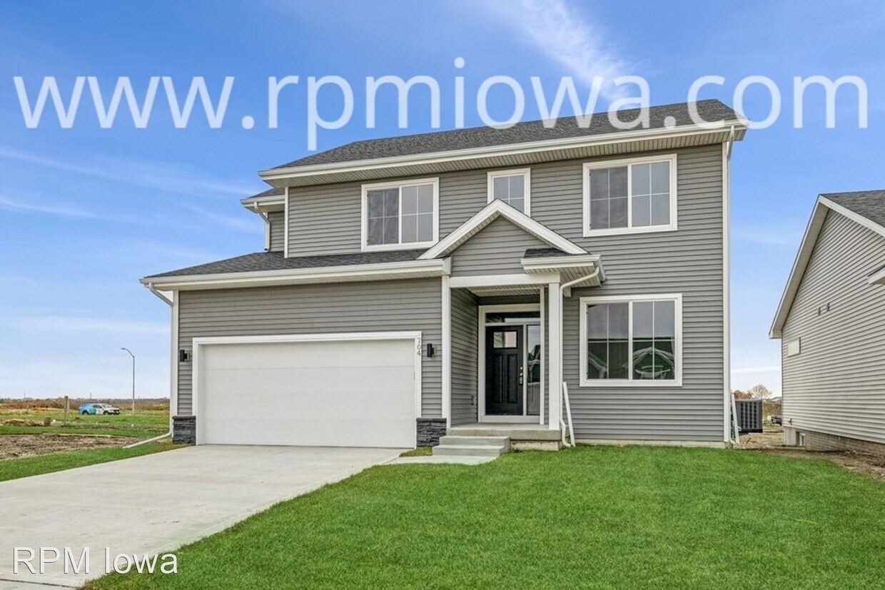 4 br, 3 bath House 704 NE Pearl Street House Rental in Ankeny, IA