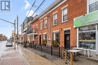 Building Photo - 378 Booth St