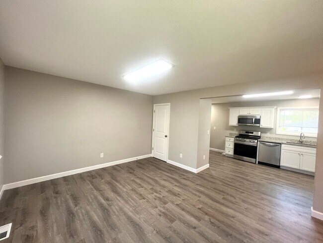 Foto del edificio - Beautifully updated 3 Bedroom 1 Bath Home ...